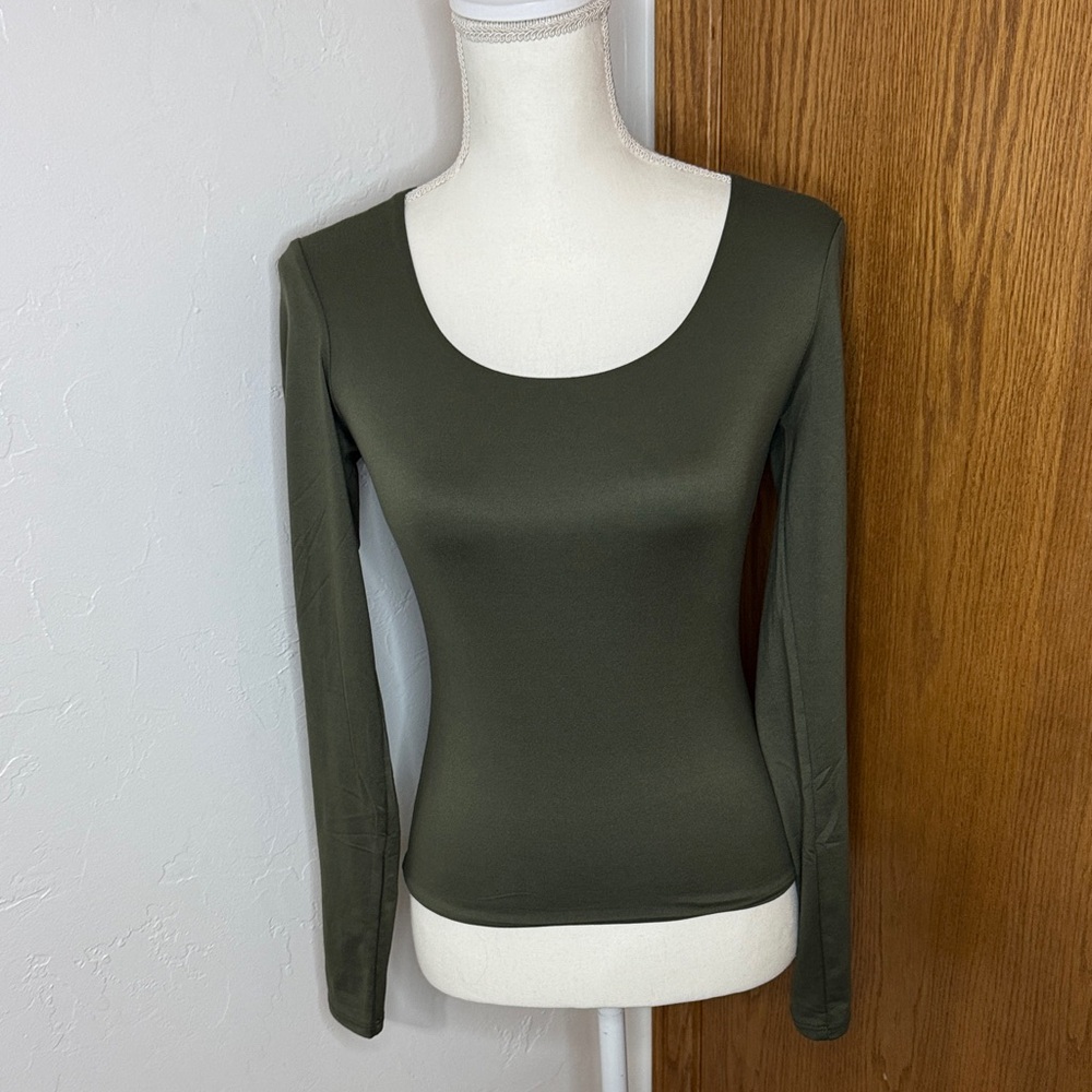 Popular 21 olive green double lined scoop neck long sleeve top M